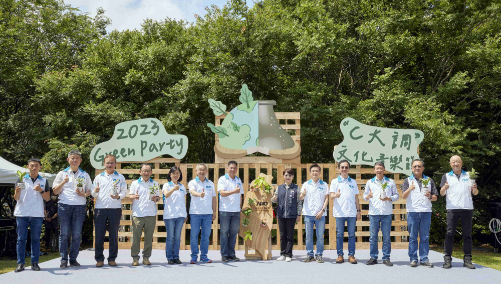 友達光電攜手供應商夥伴及台中市政府，共同倡議及推廣加樹減塑、節能減碳的淨零綠生活