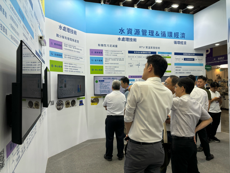 友達以深厚的智慧製造經驗發展永續戰略，積極延伸價值鏈，轉化成可供外界使用的綠色智慧服務，進軍SEMICON Taiwan 2024，提供半導體產業鏈打造AI世代的永續即戰力。